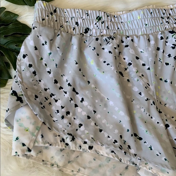 Fabletics Latrice Double Compression Shorts Size L - Picture 4 of 8